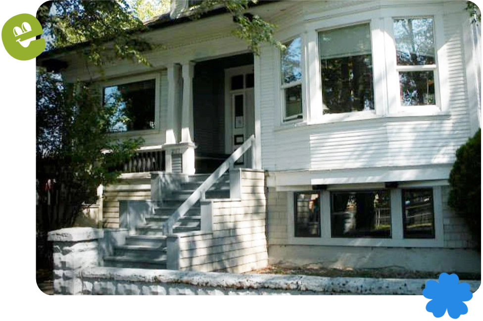 The Alliance Club exterior photo.